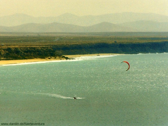 Kitesurfen vor der Playa del Castillo bei El Cotillo