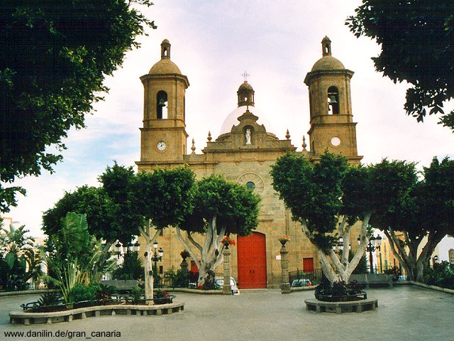 Iglesia de San Sebastián und Plaza de Mayor in Agüimes