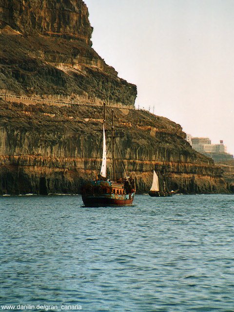 Piratenschiffe vor Puerto de Mogán