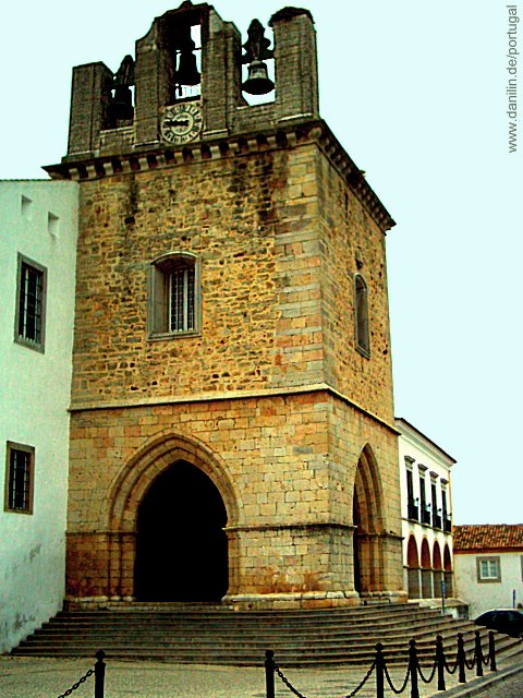 Faro - Glockenturm der Kathedrale
