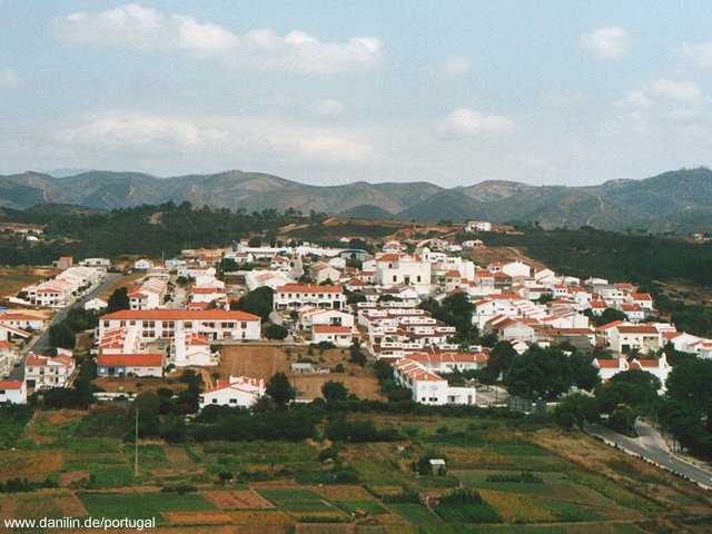 Blick vom Castelo Mourisco auf die Neustadt von Aljezur