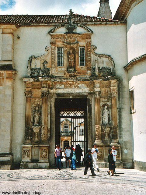 Porta Férrea in der Universität Coimbra