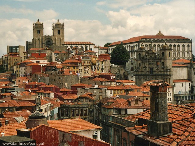 Kathedrale und alter Bischofspalast in Porto