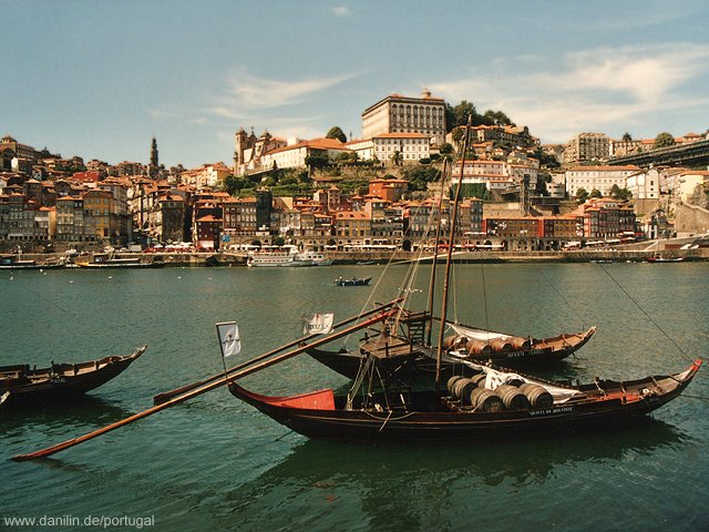 Historische Portwein-Kähne in Porto